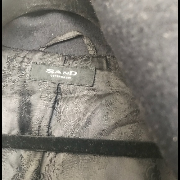 Designer Wool coat with high collar - Picture 9 of 16